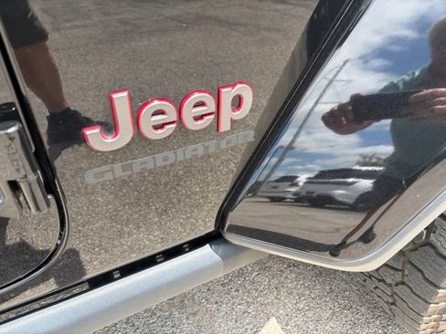 Used 2020 Jeep Gladiator Rubicon AWD/4WD image 8