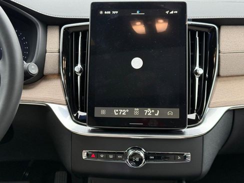 New 2026 Volvo XC90 B6 Plus w/ Protection Package Premier image 8