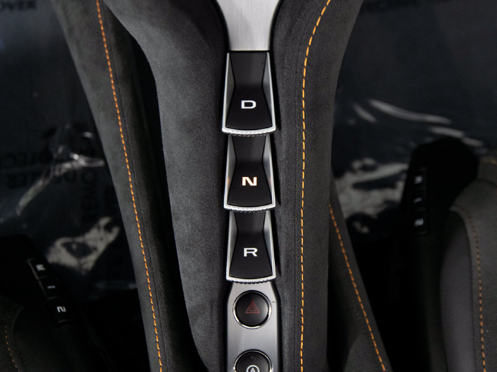 Used 2024 McLaren 750S Spider RWD image 23