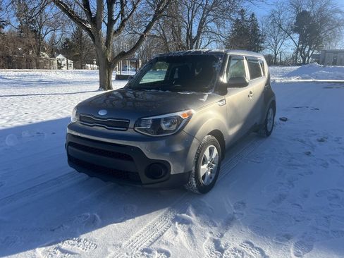 Used 2018 Kia Soul Base 4dr Crossover 6A image 2