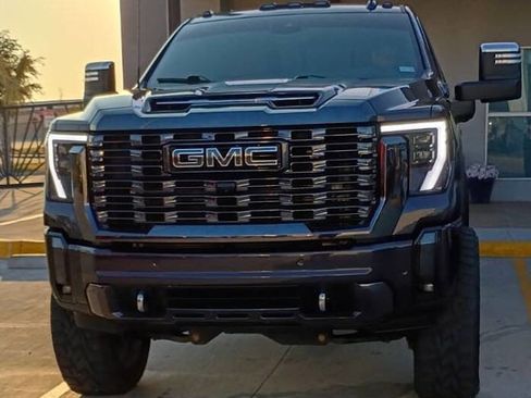 Used 2024 GMC Sierra 2500 Denali Ultimate image 13