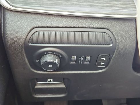 Certified 2024 Jeep Wagoneer Series II w/ Flexible Seating Group AWD/4WD image 18