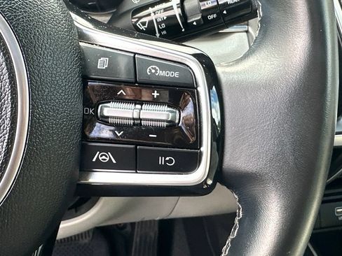 Used 2023 Kia Sorento S w/ Panoramic Sunroof Package AWD/4WD image 15