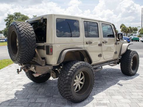Used 2017 Jeep Wrangler Unlimited Sahara AWD/4WD image 10