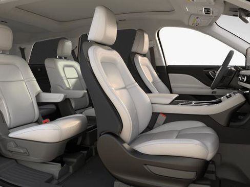 New 2025 Lincoln Aviator AWD w/ Equipment Group 101A image 28