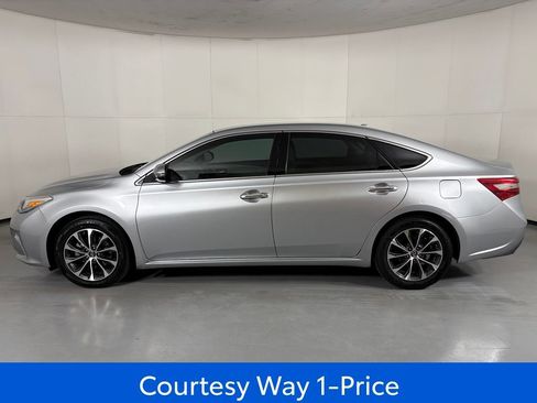 Used 2018 Toyota Avalon XLE w/ All Weather Liner Package FWD image 7