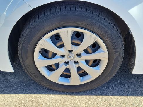 Used 2022 Toyota Corolla LE w/ Carpet Mat Package (TMS) image 16