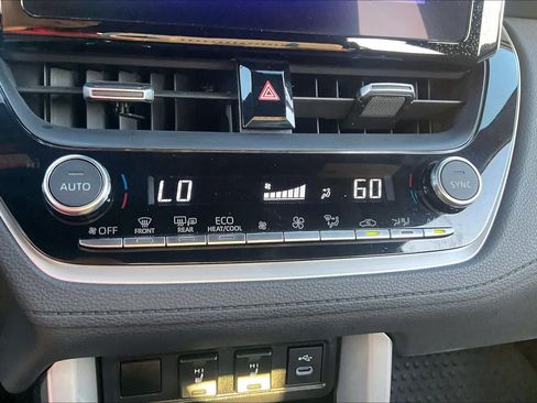 Used 2025 Toyota Corolla Cross AWD Hybrid image 33