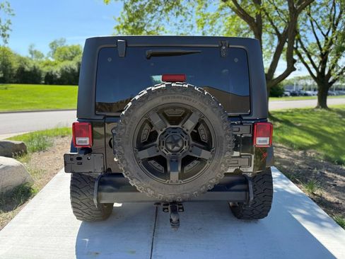 Used 2016 Jeep Wrangler Unlimited Sahara AWD/4WD image 4