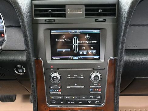 Used 2015 Lincoln Navigator 4WD image 30
