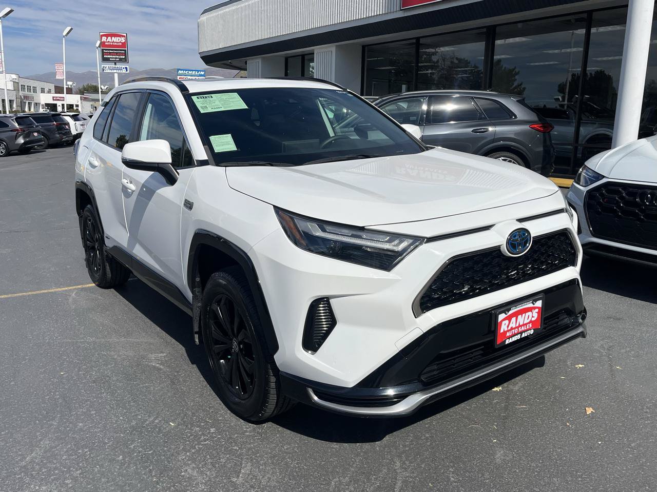 Used 2022 Toyota RAV4 SE w/ Weather & Moonroof Package AWD/4WD image 2