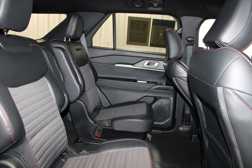 Used 2025 Ford Explorer ST-Line AWD/4WD image 24