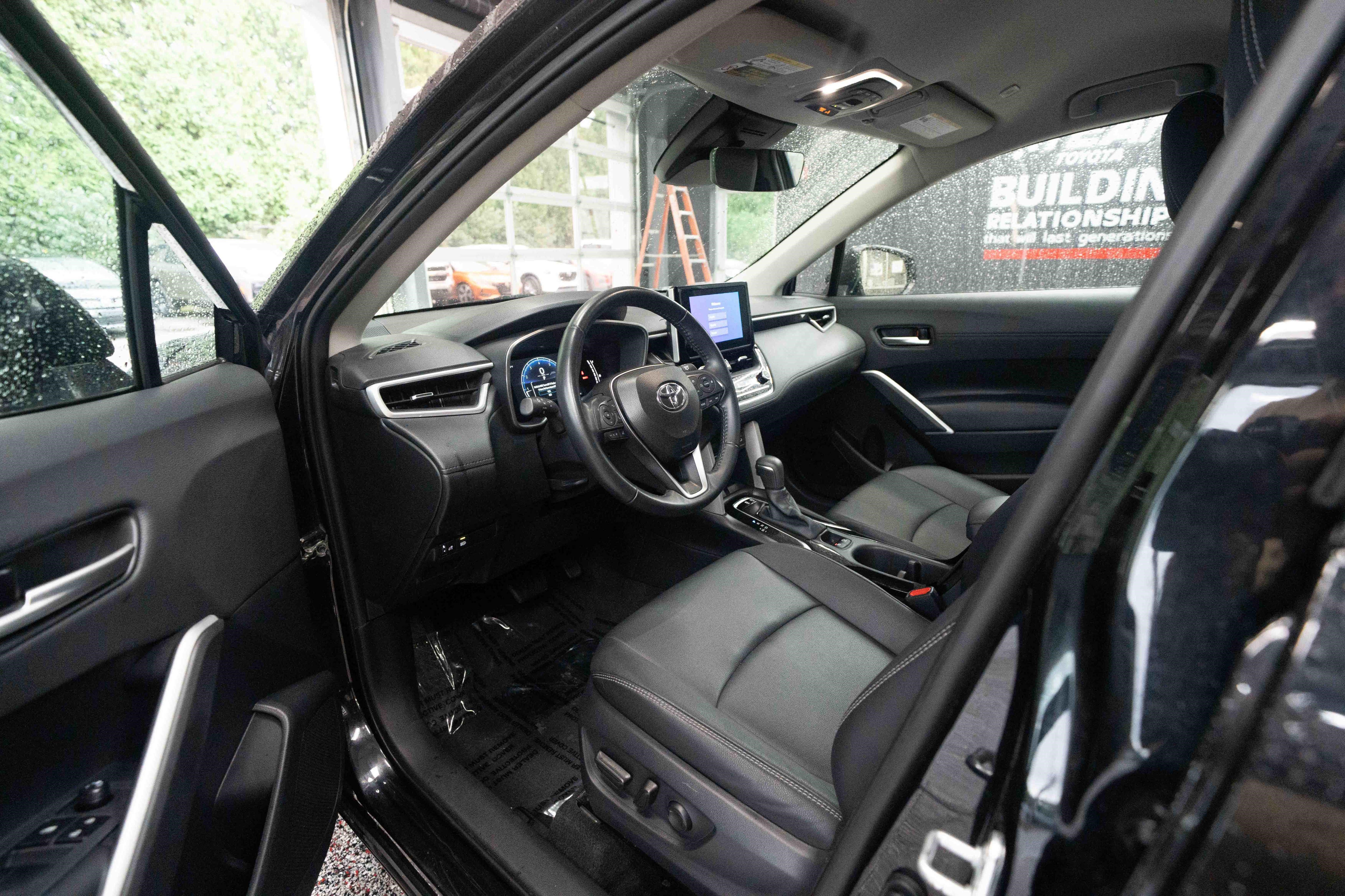 Used 2025 Toyota Corolla Cross XLE AWD/4WD image 8
