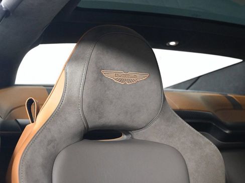 Used 2025 Aston Martin Vanquish image 23