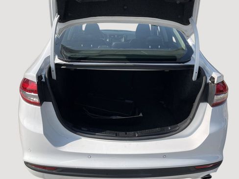 Used 2018 Ford Fusion SE w/ Equipment Group 201A FWD image 5