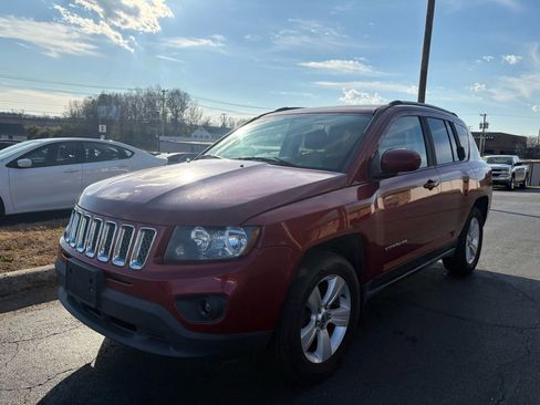 Used 2016 Jeep Compass Latitude AWD/4WD image 3