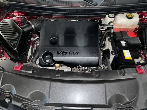 Used 2019 Chevrolet Traverse LT FWD image 3