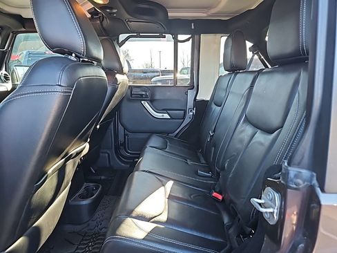 Used 2016 Jeep Wrangler Unlimited Rubicon w/ Connectivity Group image 14