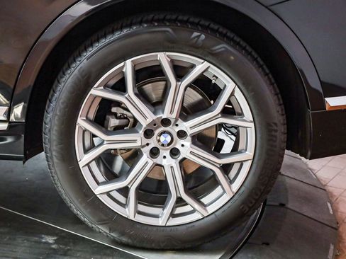 Certified 2024 BMW X7 xDrive40i image 11