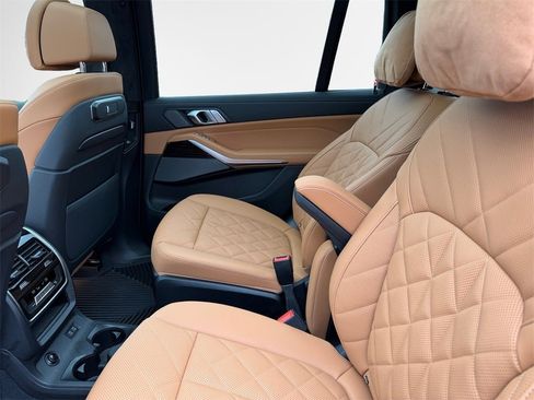 Used 2025 BMW X7 xDrive40i w/ M Sport Package image 14