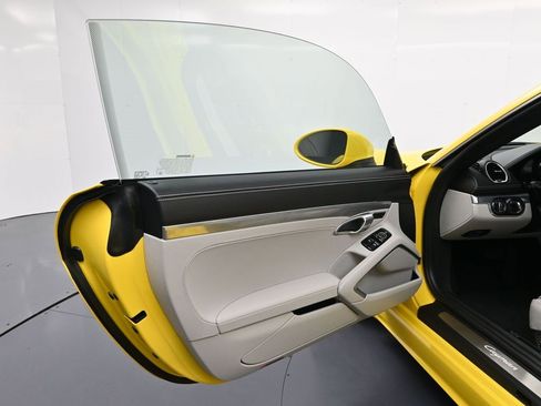 Used 2025 Porsche 718 Cayman image 14