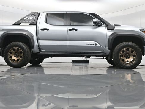 Used 2024 Toyota Tacoma Trailhunter image 49