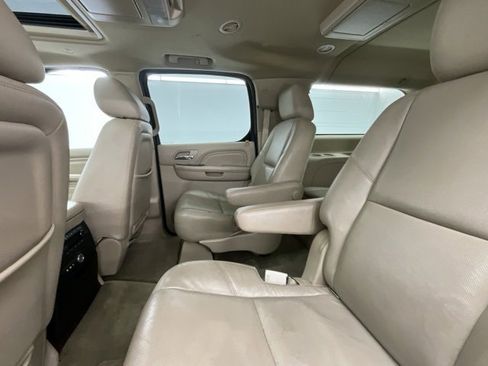 Used 2014 Cadillac Escalade ESV Premium image 8