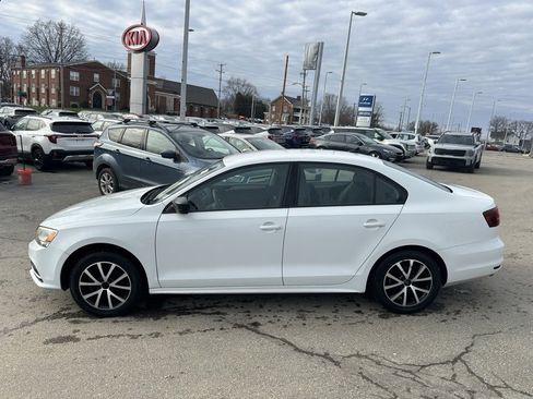 Used 2016 Volkswagen Jetta SE image 4