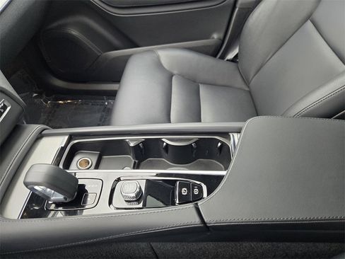 Used 2025 Volvo XC90 B5 Core image 23