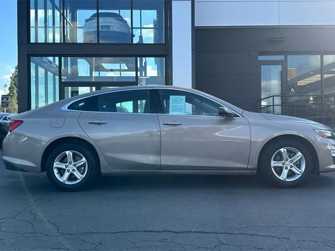 Used 2023 Chevrolet Malibu LT image 4