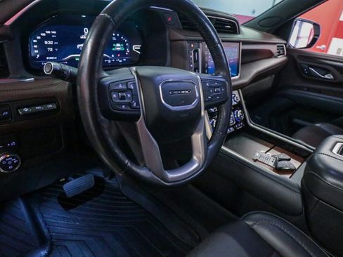 Used 2022 GMC Yukon XL Denali RWD image 13