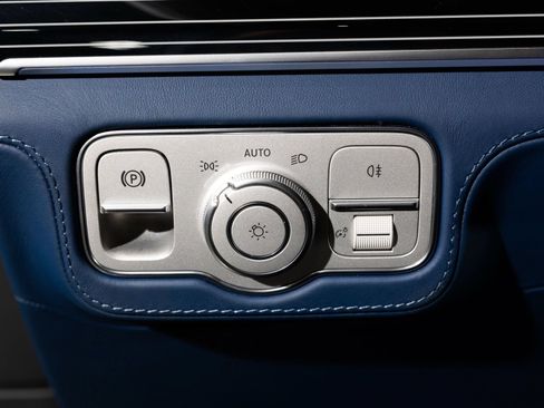 Used 2025 Mercedes-Benz Maybach GLS 600 4MATIC image 26