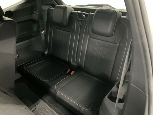 Used 2024 Volkswagen Tiguan SE R-Line image 12