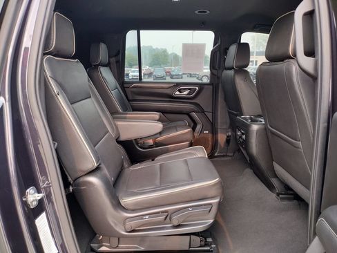 Used 2022 Chevrolet Suburban Premier AWD/4WD image 12