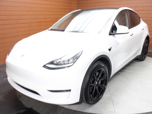 Used 2023 Tesla Model Y Long Range image 36