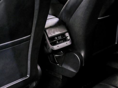 Used 2021 Tesla Model Y Long Range AWD/4WD image 40
