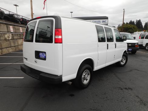 Used 2016 Chevrolet Express 2500 RWD image 7
