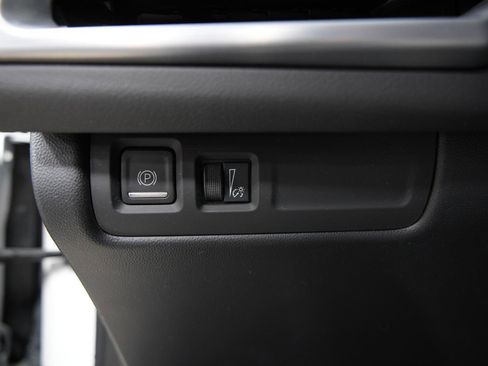 Used 2024 Cadillac XT4 Sport image 32