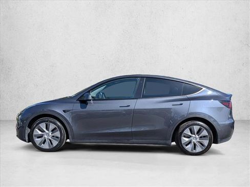 Used 2022 Tesla Model Y Long Range image 9