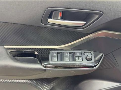 Used 2019 Toyota C-HR XLE FWD image 20