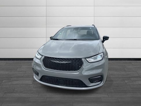 Used 2023 Chrysler Pacifica Limited w/ S Appearance Package image 8