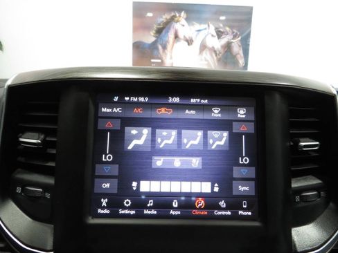 Used 2020 RAM 1500 Laramie AWD/4WD image 23