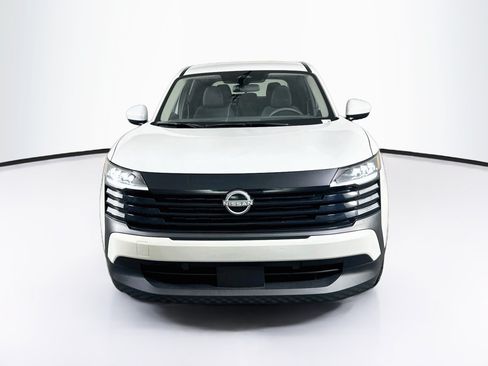 Used 2025 Nissan Kicks SV FWD image 2