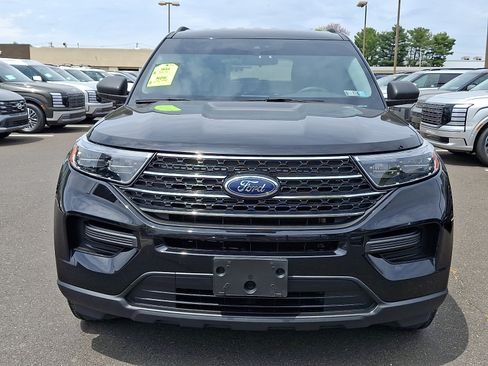 Used 2023 Ford Explorer XLT AWD/4WD image 2