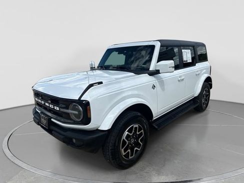 Used 2025 Ford Bronco Outer Banks AWD/4WD image 8