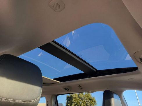 Used 2018 Chrysler Pacifica Limited image 10