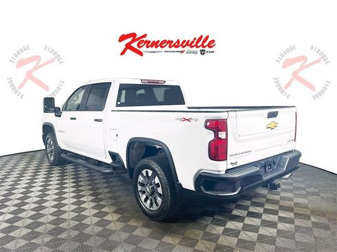 Used 2024 Chevrolet Silverado 2500 Custom w/ Custom Value Package image 5