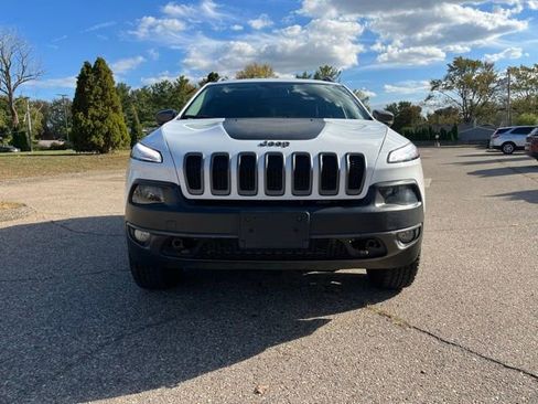 Used 2018 Jeep Cherokee Trailhawk image 8