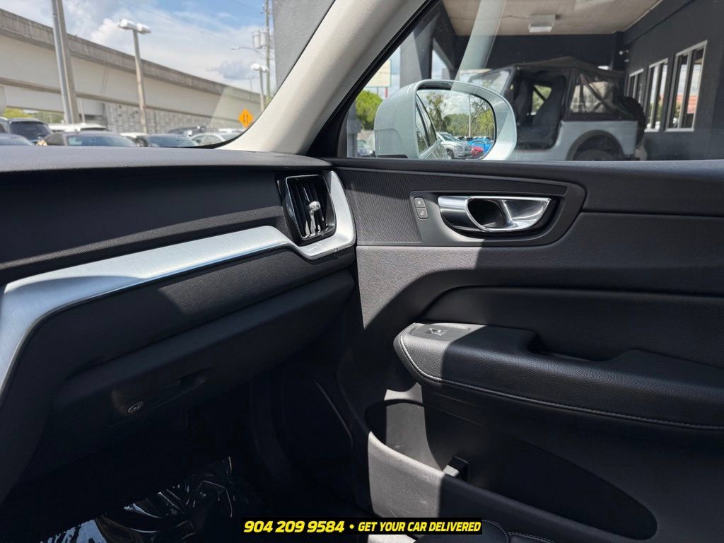 Used 2018 Volvo XC60 T6 Momentum w/ Vision Package AWD/4WD image 21