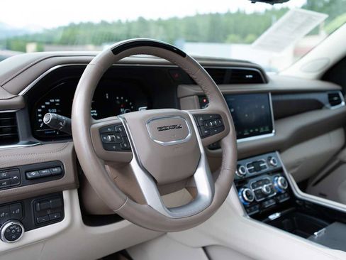 Used 2024 GMC Yukon XL Denali w/ Denali Reserve Package AWD/4WD image 10